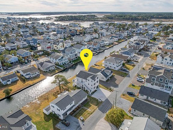 3rd image of 134 New Castle Dr