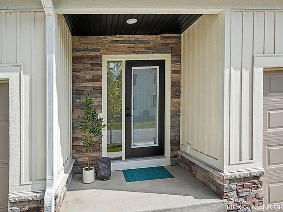 4th image of 1993 E Shorewoods Ln