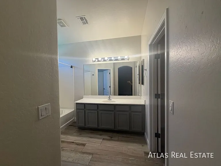 17044 W Bristol Ln — Photo 12