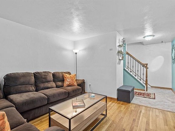 5th image of 673 Twin Oak Dr