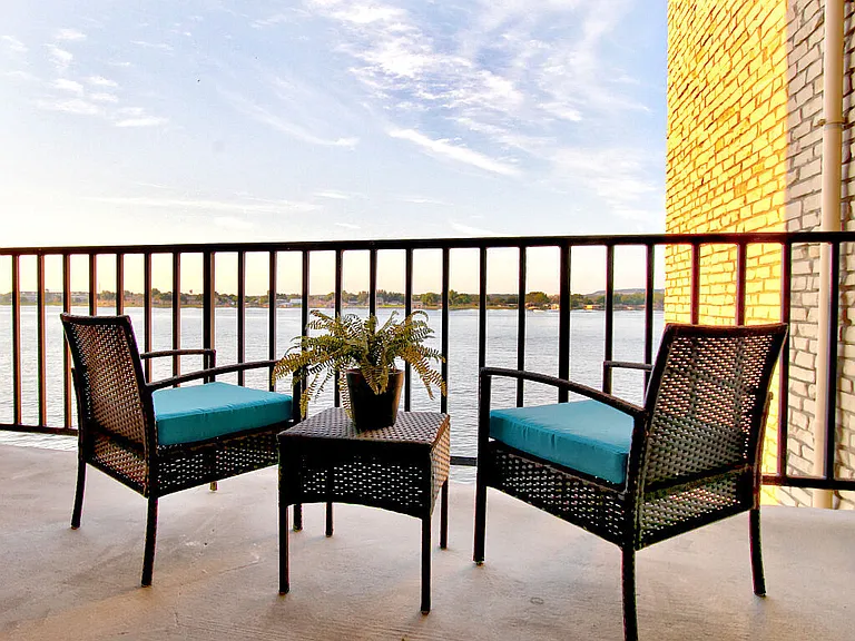 Towne Square Condos — Photo 19
