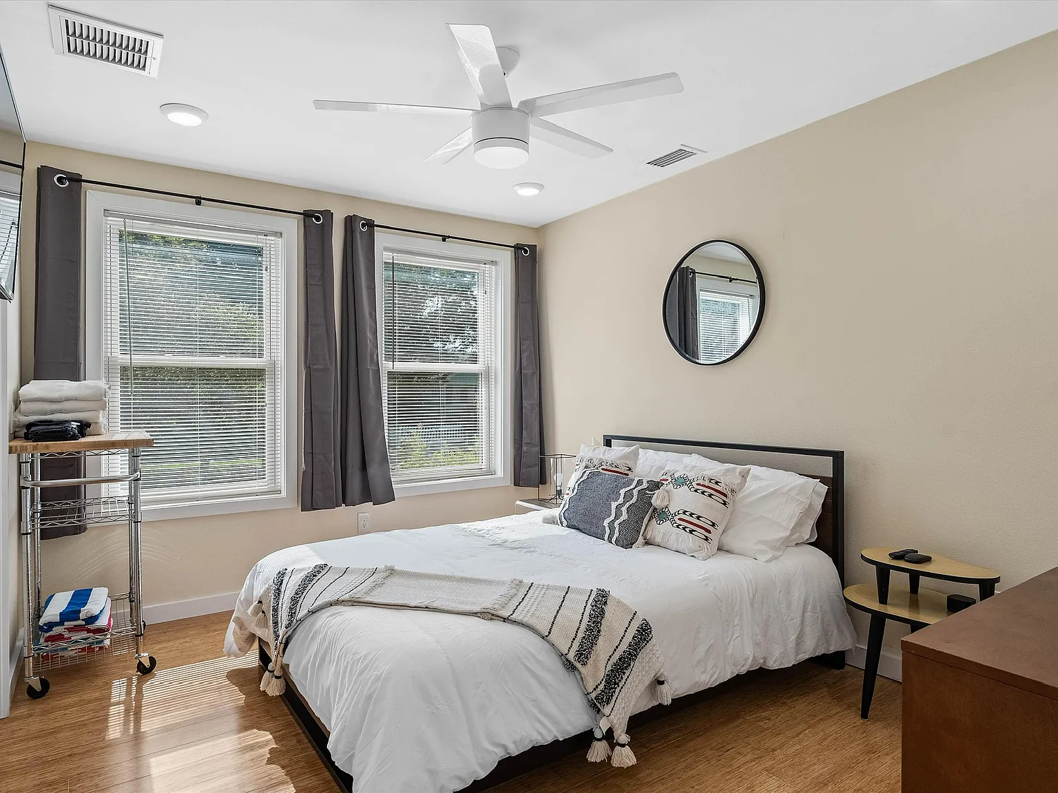 3 bed, $4,200 — Photo 3