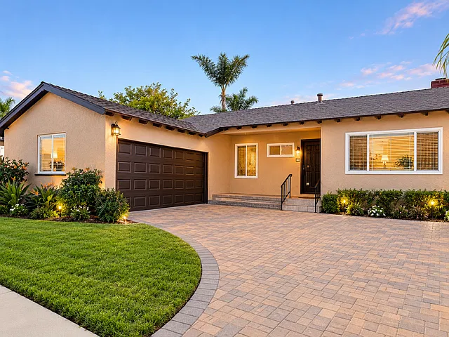 2682 Escondido Ave