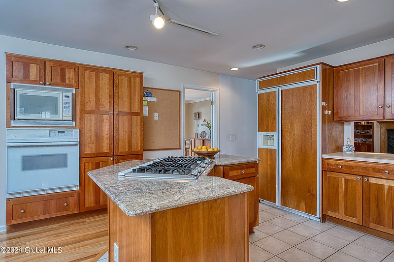 5th image of 203 Oxford Way