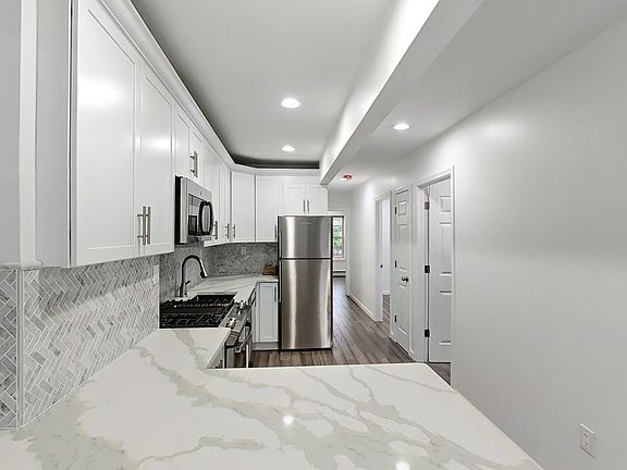 5th image of 9921 Avenue L