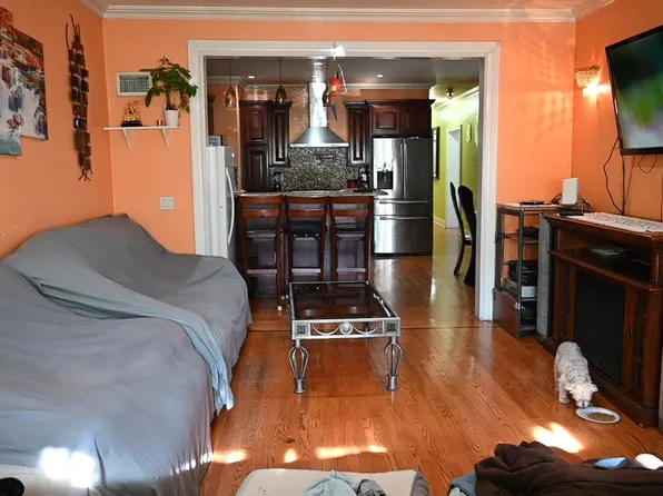 102 Clendenny Avenue image 3 of 11