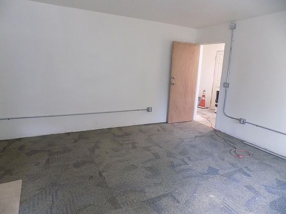 3rd image of 618 Versailles Ave #12
