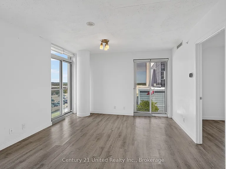 100 Bond St E #606 — Photo 8