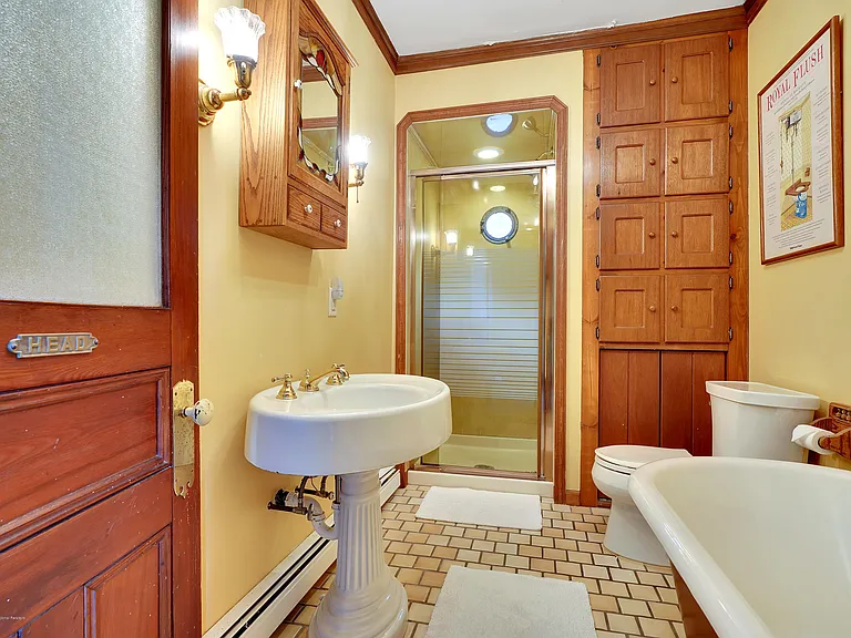 19 Ocean Ave — Photo 35