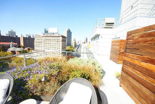 Rented by Loom Group | media 37