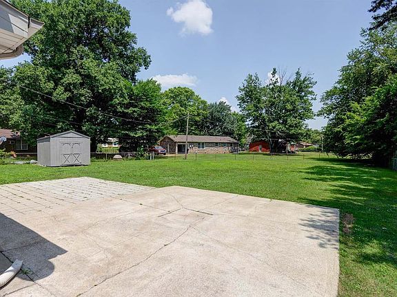 4th image of 302 Conrad Dr