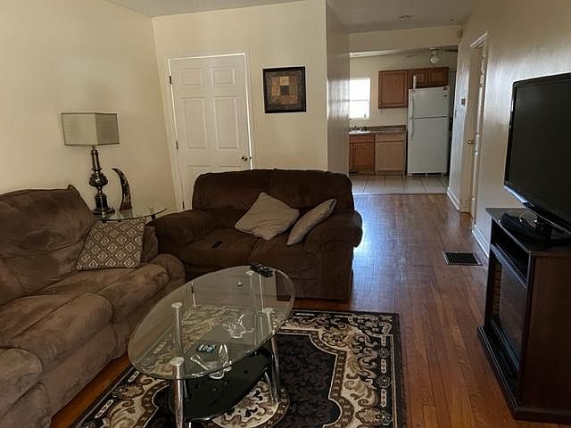 2nd image of 3926 Myrtle Ave #3926