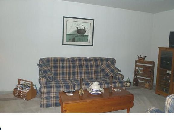 3rd image of 11 Lamberts Ln