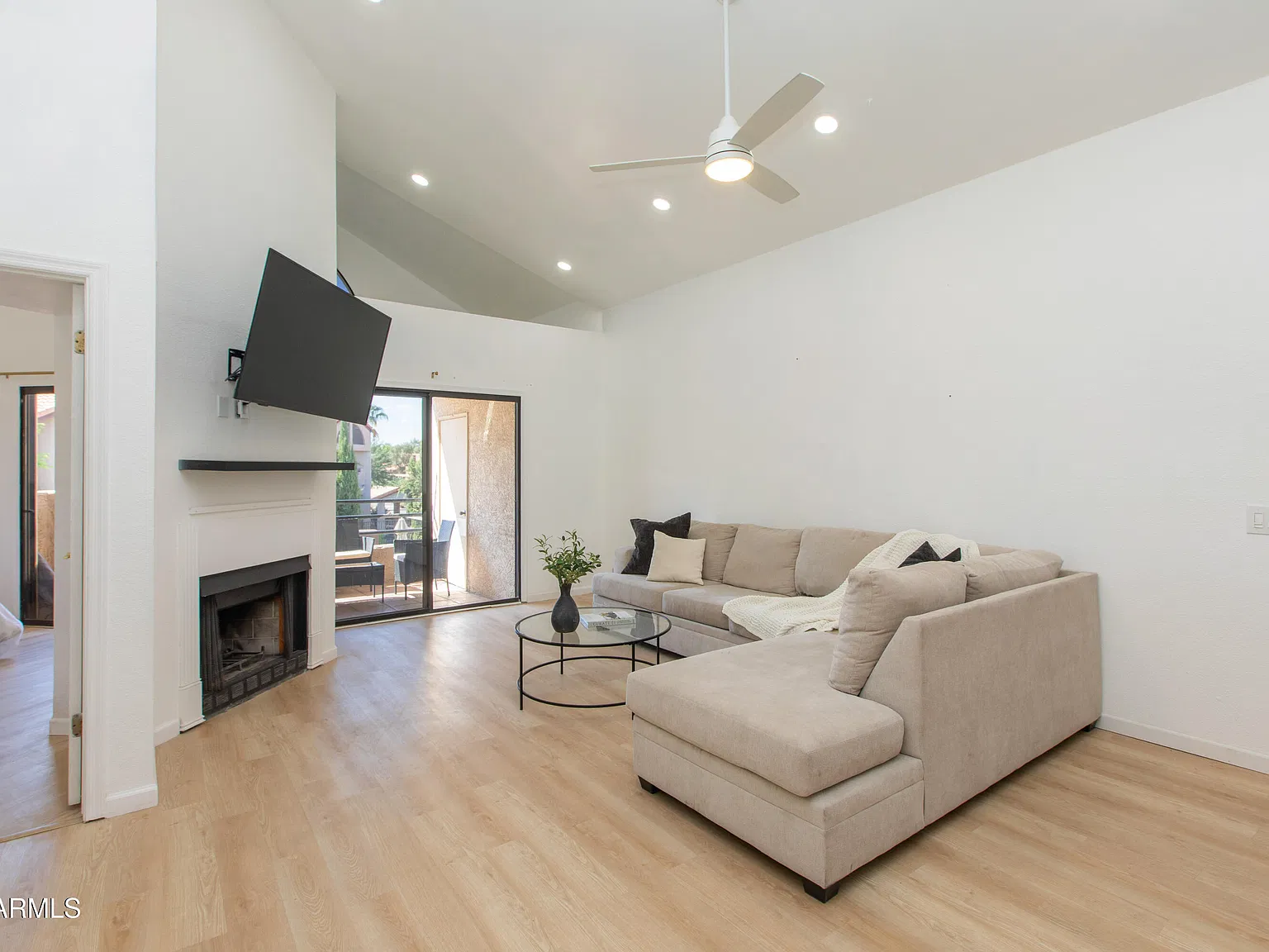 2 bed, 2.0 bath, 1088 sqft, $3,300 — Photo 4