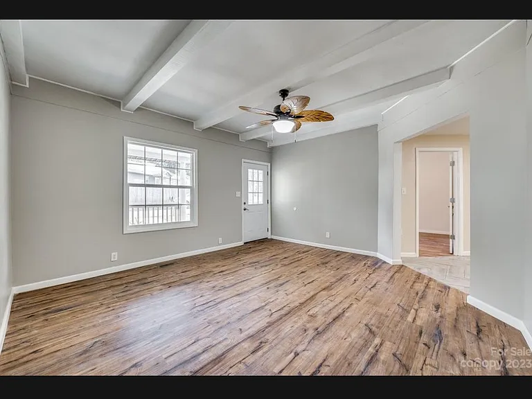 212 Price St — Photo 2