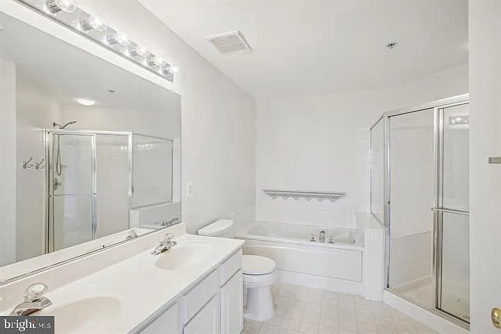 206 Heathwalk St #B — Photo 17