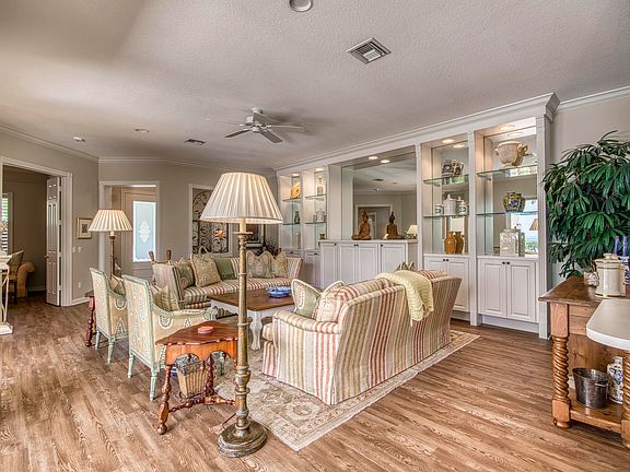 5th image of 324 Marlberry Circle
