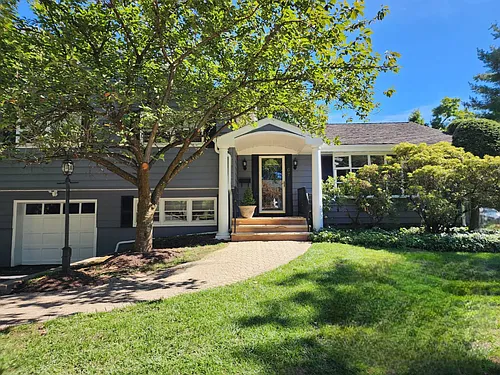 67 Maple Ave Photo 1