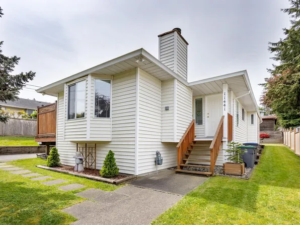 11441 Surrey Rd, Surrey, BC V3R 5T4