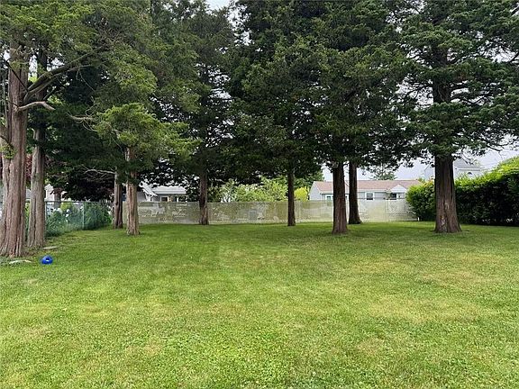 4th image of 46 Salt Pond Way