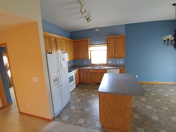 Kitchen / Dining