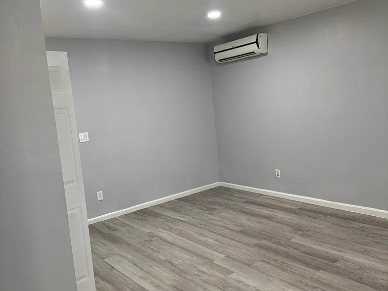 1117 Camino Del Rio — Photo 4