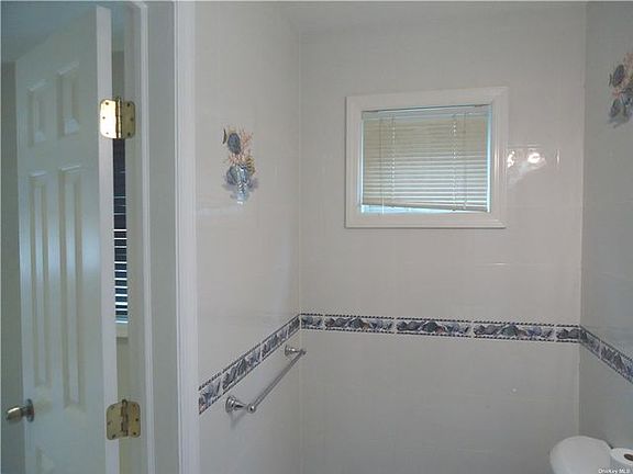 4th image of 442 E Beech St Floor 1