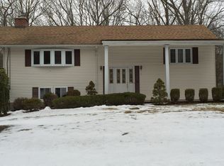 3 Halley Dr, Pomona, NY 10970