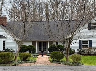 625 Falls Rd, Chagrin Falls, OH 44022