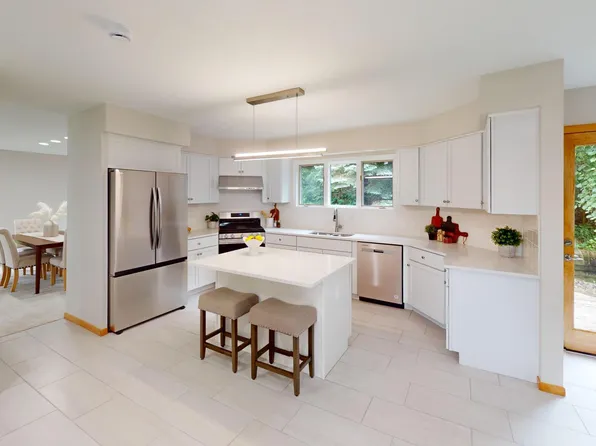 5341 River Bluff Curv, Bloomington, MN 55437