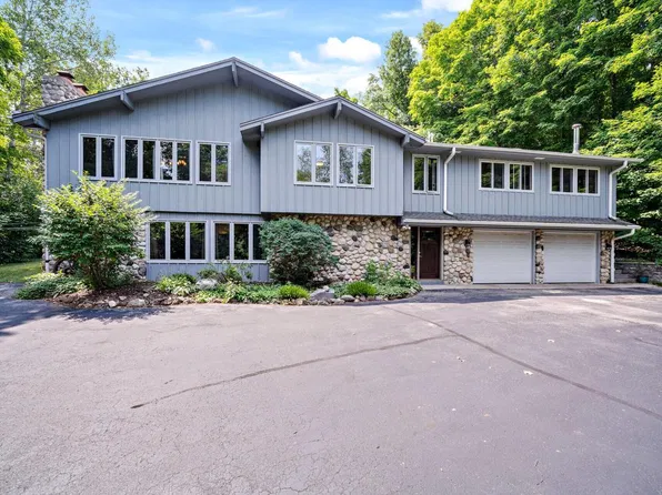 3889 Schuster DRIVE, West Bend, WI 53090