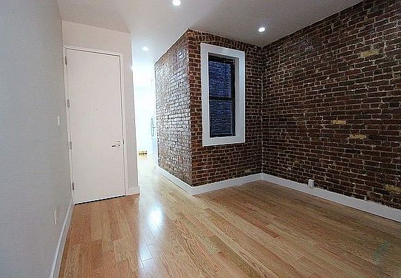 3rd image of 212 Grand St #2L