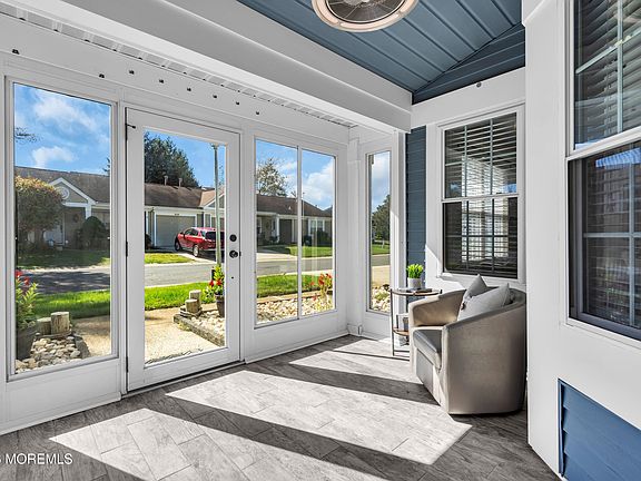 5th image of 988B Buckingham Drive