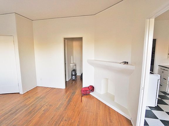 4th image of 3663 Georgia St