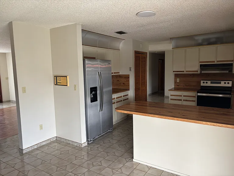 14020 SW 39th St — Photo 5