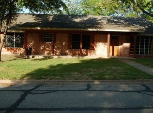 104 Lumpkin Dr, Ennis, TX 75119