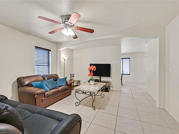3rd image of 9563 Grapeland Ave
