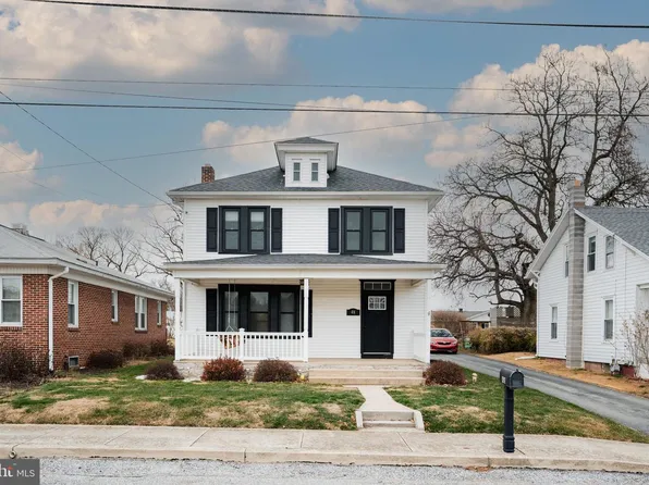 48 W High St, Windsor, PA 17366