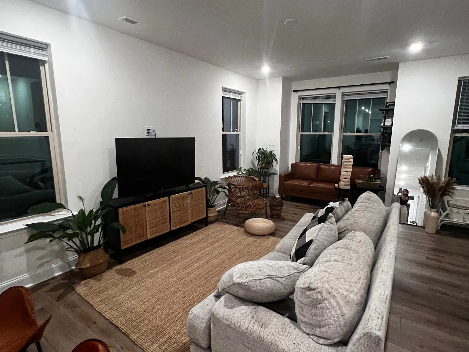 338 Simeon Dr — Photo 3