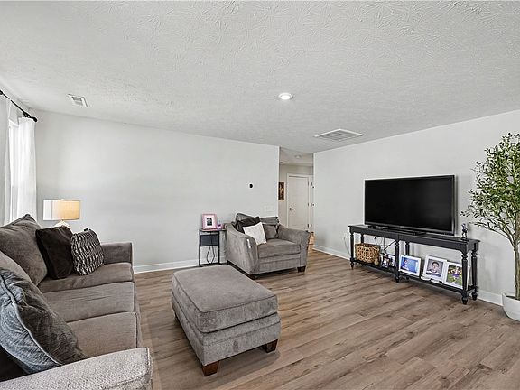 5th image of 4022 Lupine Way