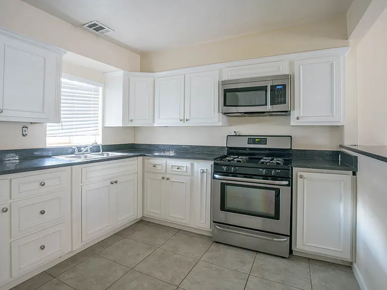 1846 Henry Cir SW — Photo 6