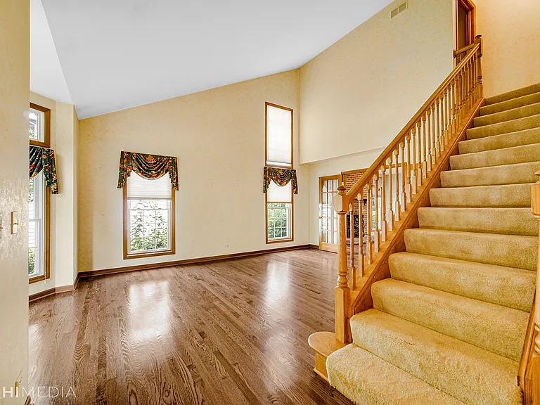 1341 E Thacker St — Photo 5