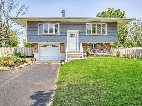 7 Arrowhead Court, South Setauket, NY 11720