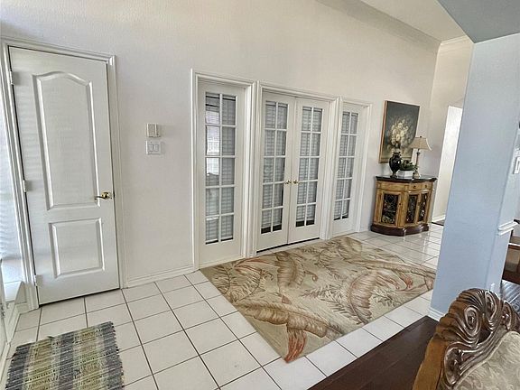 3rd image of 2905 Cypress Leaf Ln