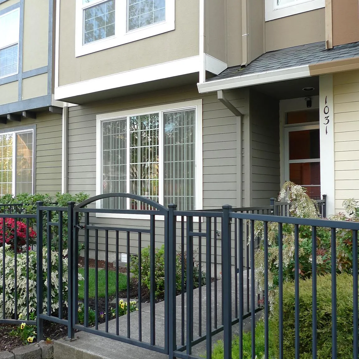 1031 SE Nazomi Ave — Photo 2