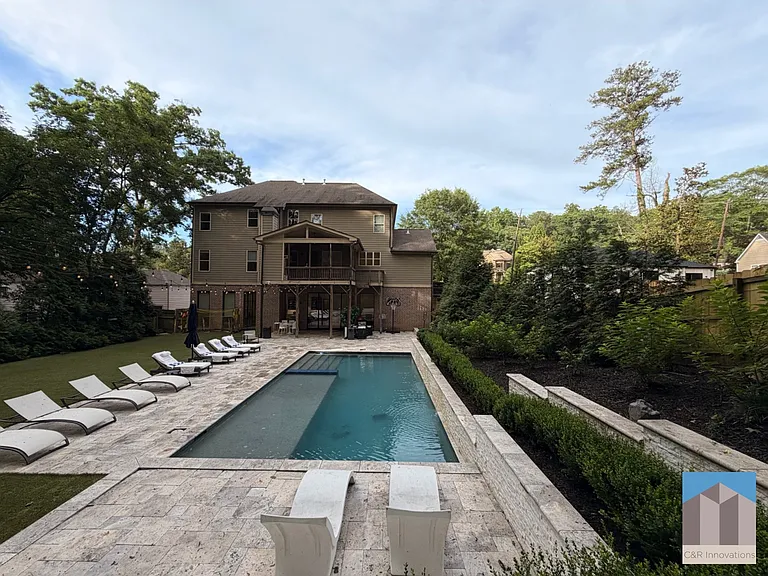 2110 E Roxboro Rd NE — Photo 51