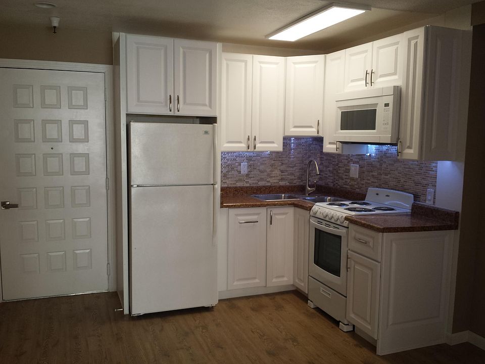 A122 - New kitchen cabinets, sink, faucet, disposer, electric range, microwave, back splash. Hidden trashcan in cabinet, sliding drawers. Matching door handles, cabinet handles, faucets in brushed nickel. The kitchen faucet is motion sensitive.