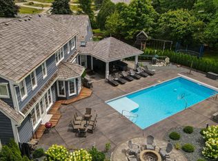 115 E Ravine Dr, Mequon, WI 53092