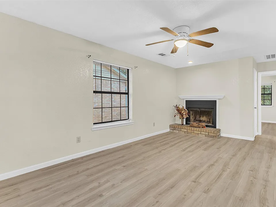 209 W Trinity St #C