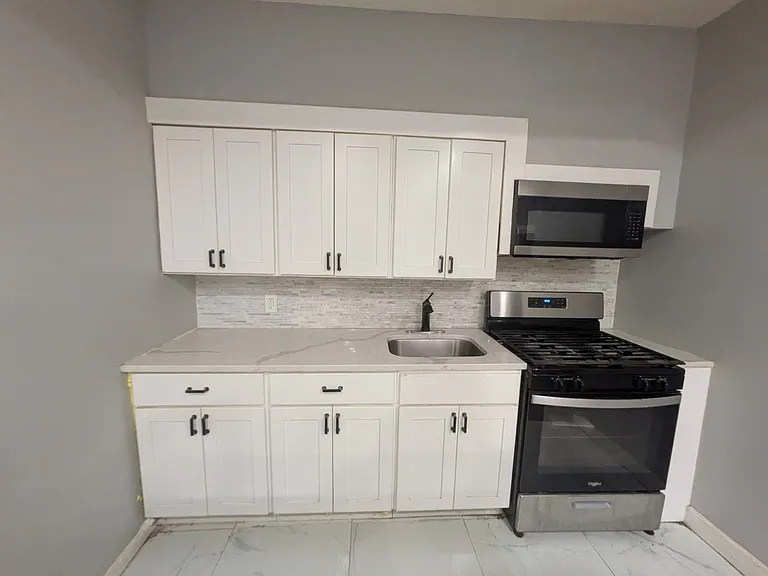 235 Davenport Ave #1B — Photo 2